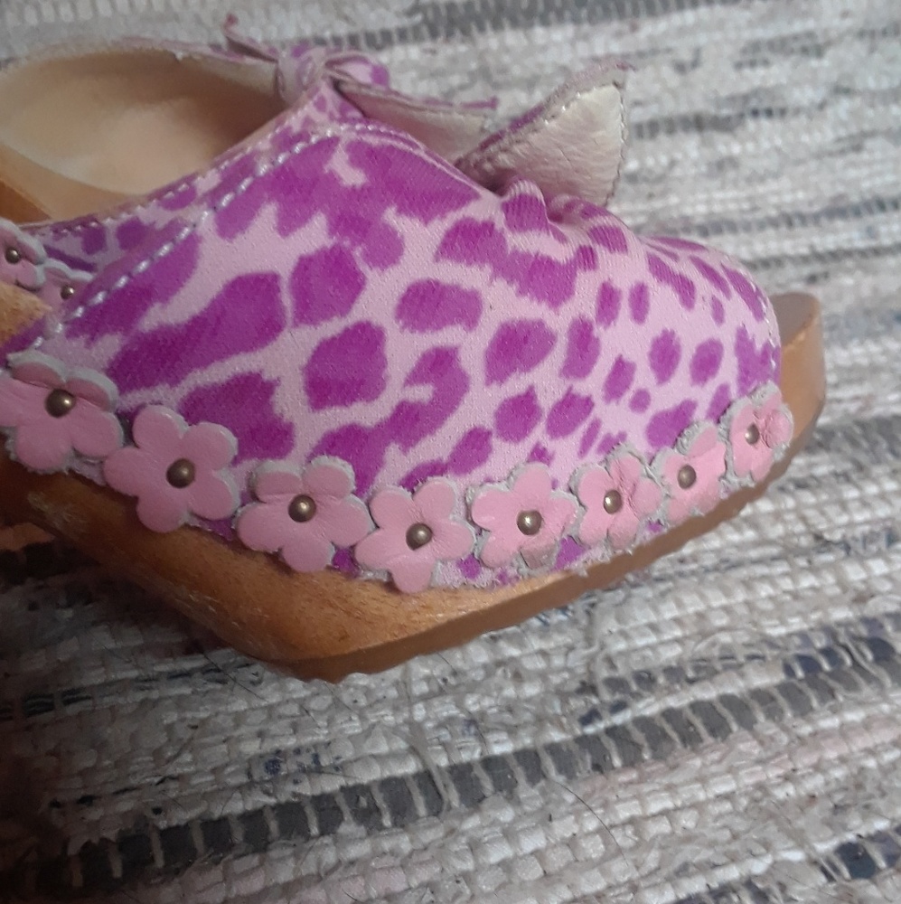 Betsey Johnson Pink Leopard Print Wood Carved Heel Mules Tiki Pinup - Picture 4 of 7
